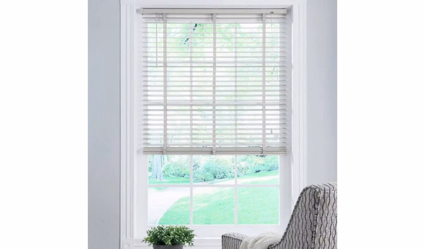 Little Black Book Warm Grey Basswood Venetian Blind W/H: 90 x 130 cm