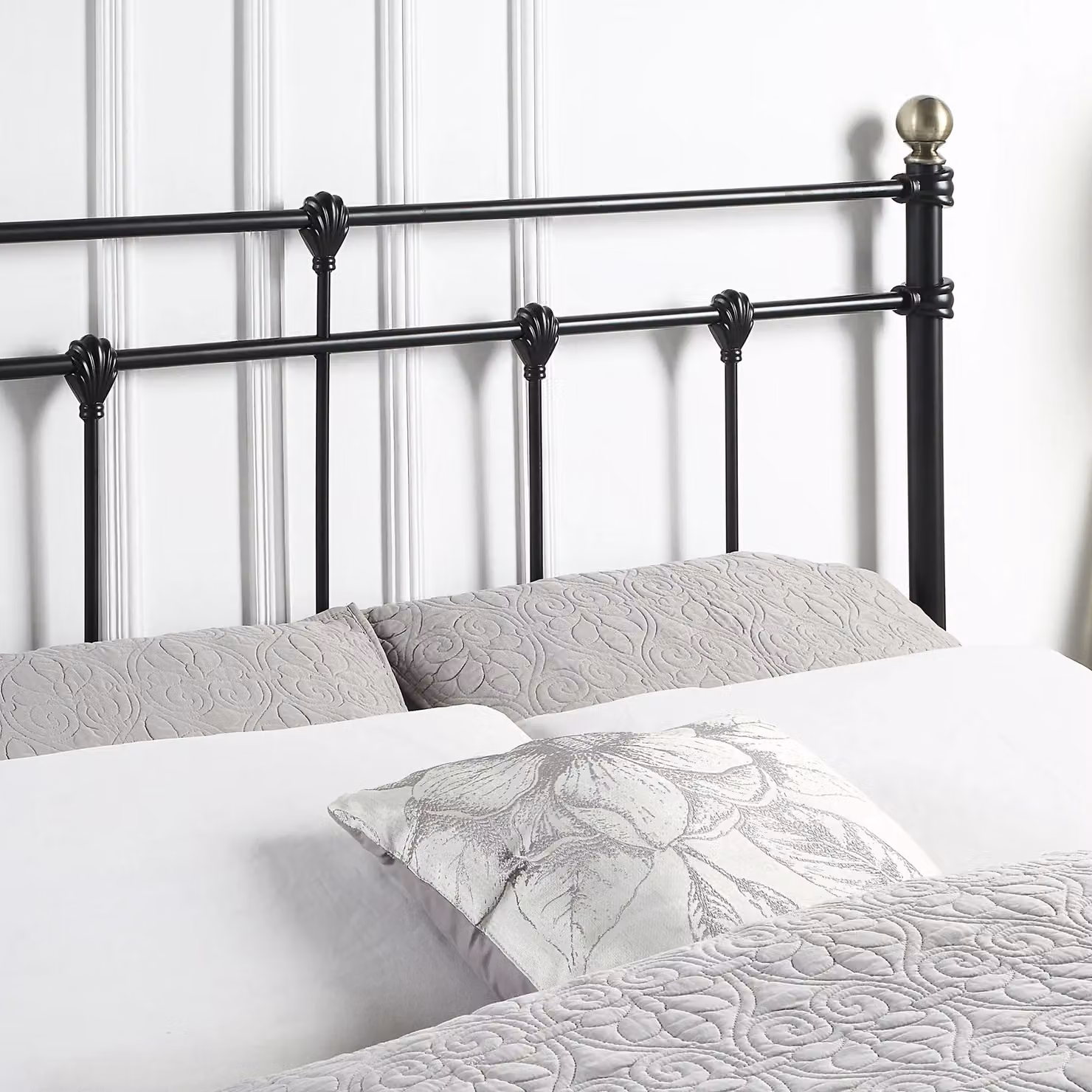 SlumberWorx Bayford Traditional Vintage Style Metal Bed Frame in Black, Single, W/D/H: 90 x 200 cm – 2