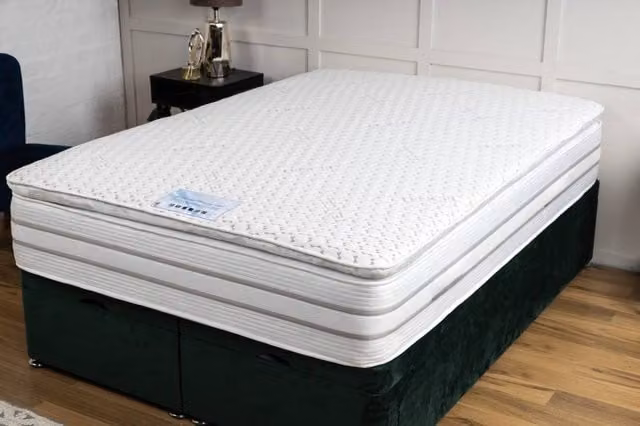 UK Bed Furniture Richmond Pillowtop 3000 Pocket Mattress in White, Small Double, W: 120 cm x D: 200 cm – 1