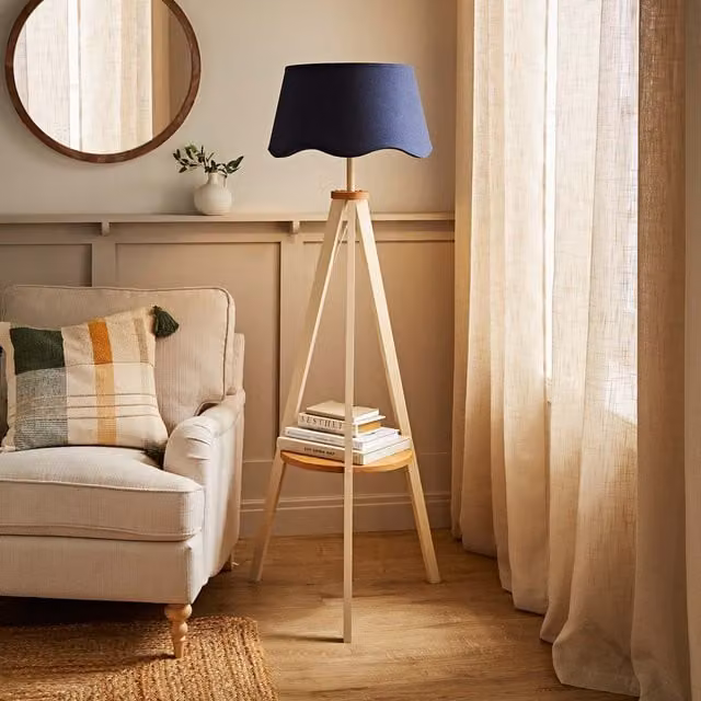 ValueLights Morrigan Vintage Tripod Floor Lamp with Scalloped Fabric Shade in Beige and Blue – 1