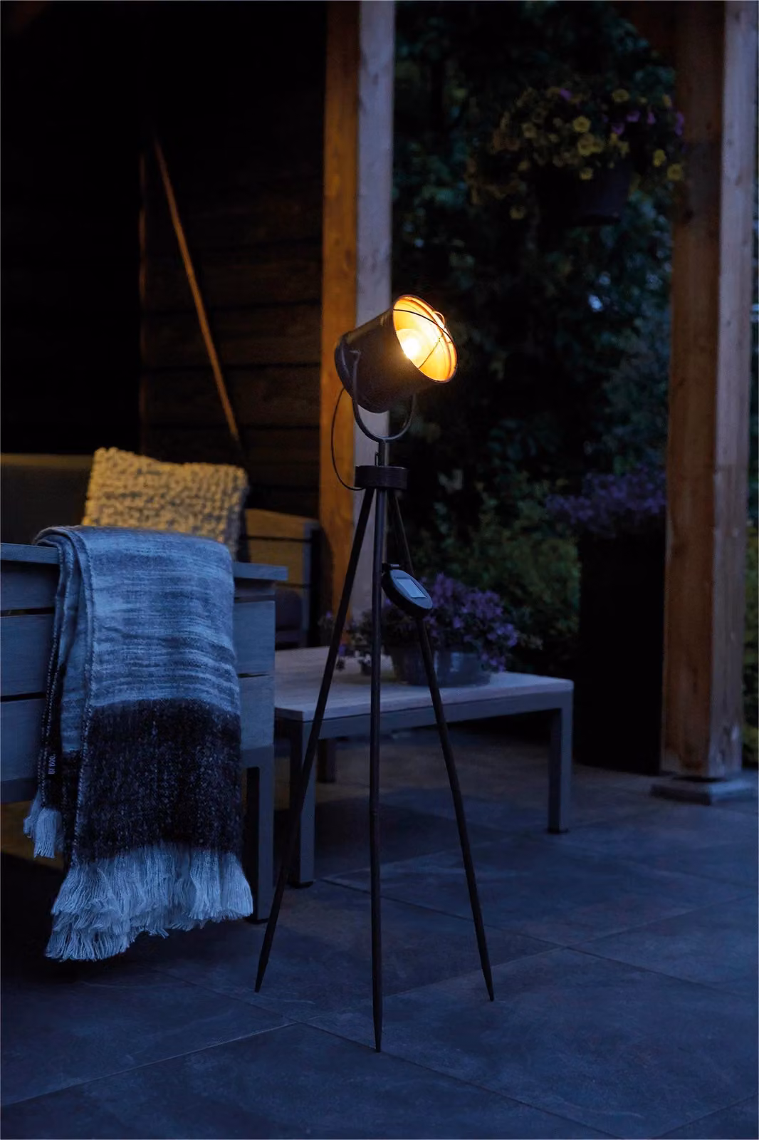 Luxform Leipzig Leipzig Solar LED Garden Tripod Light in Brown – 2