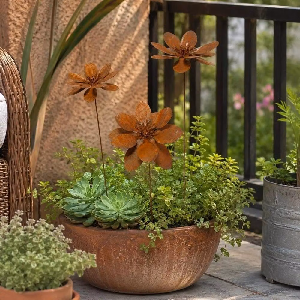 KORVIXA 3-Piece Rustic Metal Floral Garden Stakes in Brown, 100 x 100 cm – 3