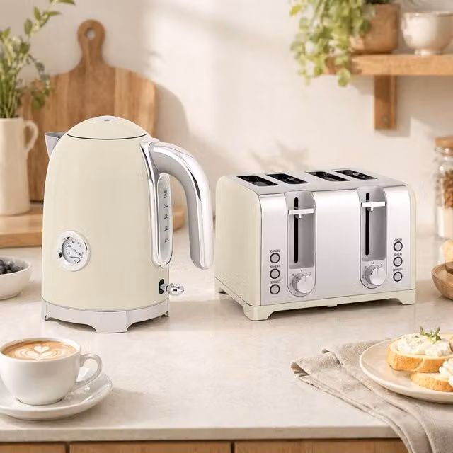STILVORA Kettle and Four Slice Toaster Set in Beige and Silver, 1.7 l
