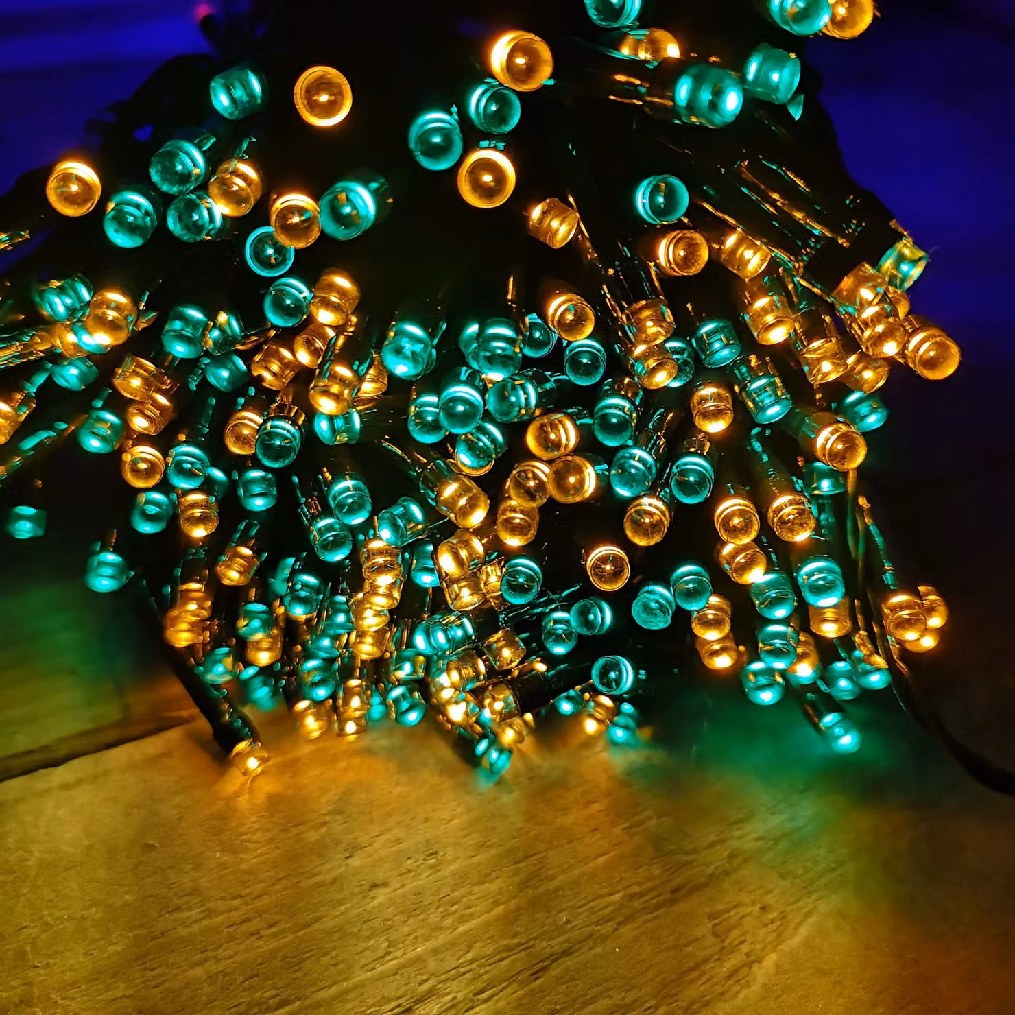 Samuel Alexander Premier Decorations 400 LED Multicolour Christmas String Lights, 40m, Battery Operated with Timer, Indoor and Outdoor Use – 3
