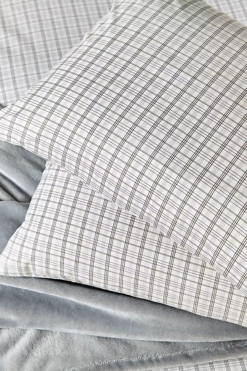 Helena Springfield Tranquil Check Reversible Duvet Cover and Pillowcase Set in Grey, W/D/H: 180 x 200 cm – 3
