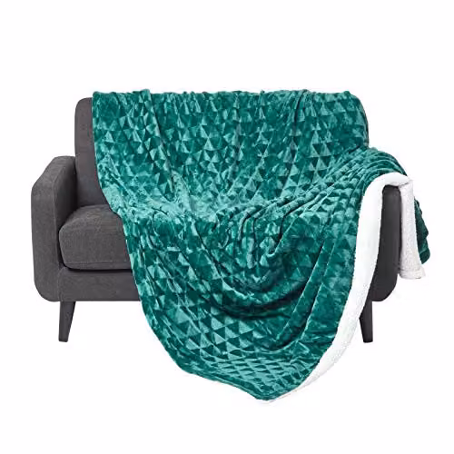HOMESCAPES Geometric Patterned Sherpa Fleece Throw Blanket in Green and Purple, W/D/H: 130 x 160 cm – 1