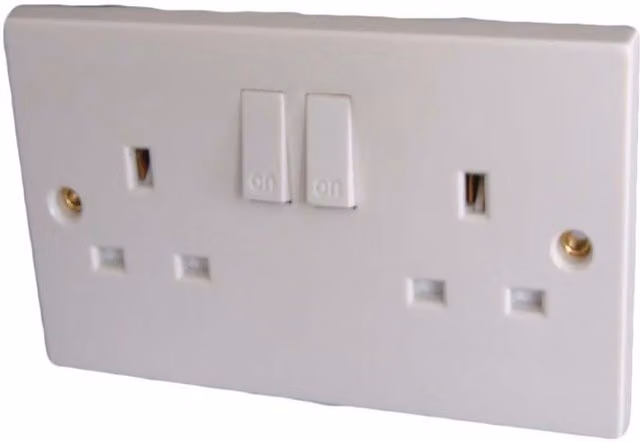 Dencon 13A Twin Switched Socket Outlet to BS1363, White
