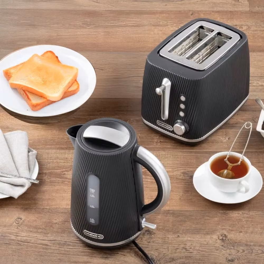 Daewoo Cascade 1.7L Fast-Boil Kettle and 2-Slice Toaster Set in Black – 2