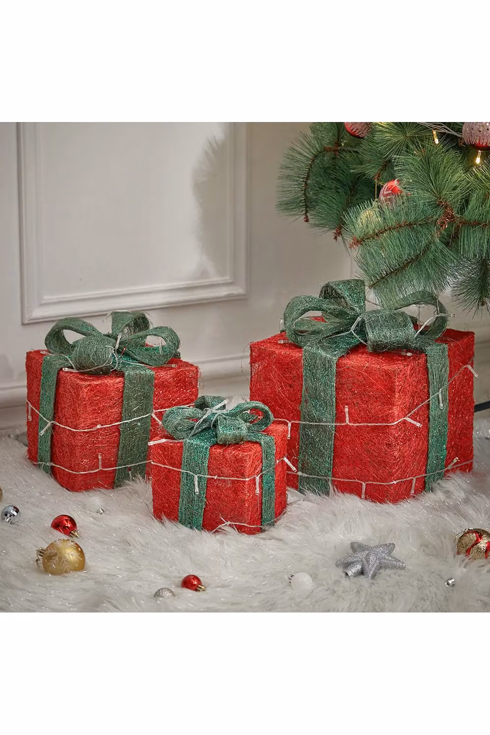 Living and Home 3-Pack Geometric Christmas Ornament Lighted Decorative Gift Boxes in Green and Red – 2