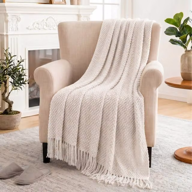 Livingandhome Beige and White Knitted Polyacrylic Throw Blanket with Fringes