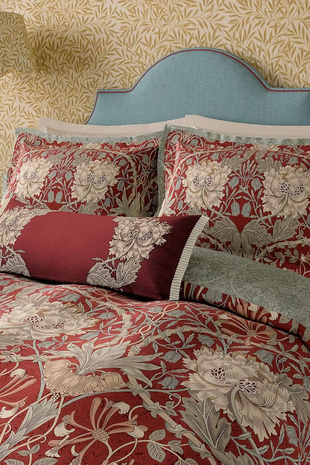 Morris & Co Honeysuckle & Tulip Cotton Cushion in Red and Gold, W: 70 cm, H: 30 cm – 2