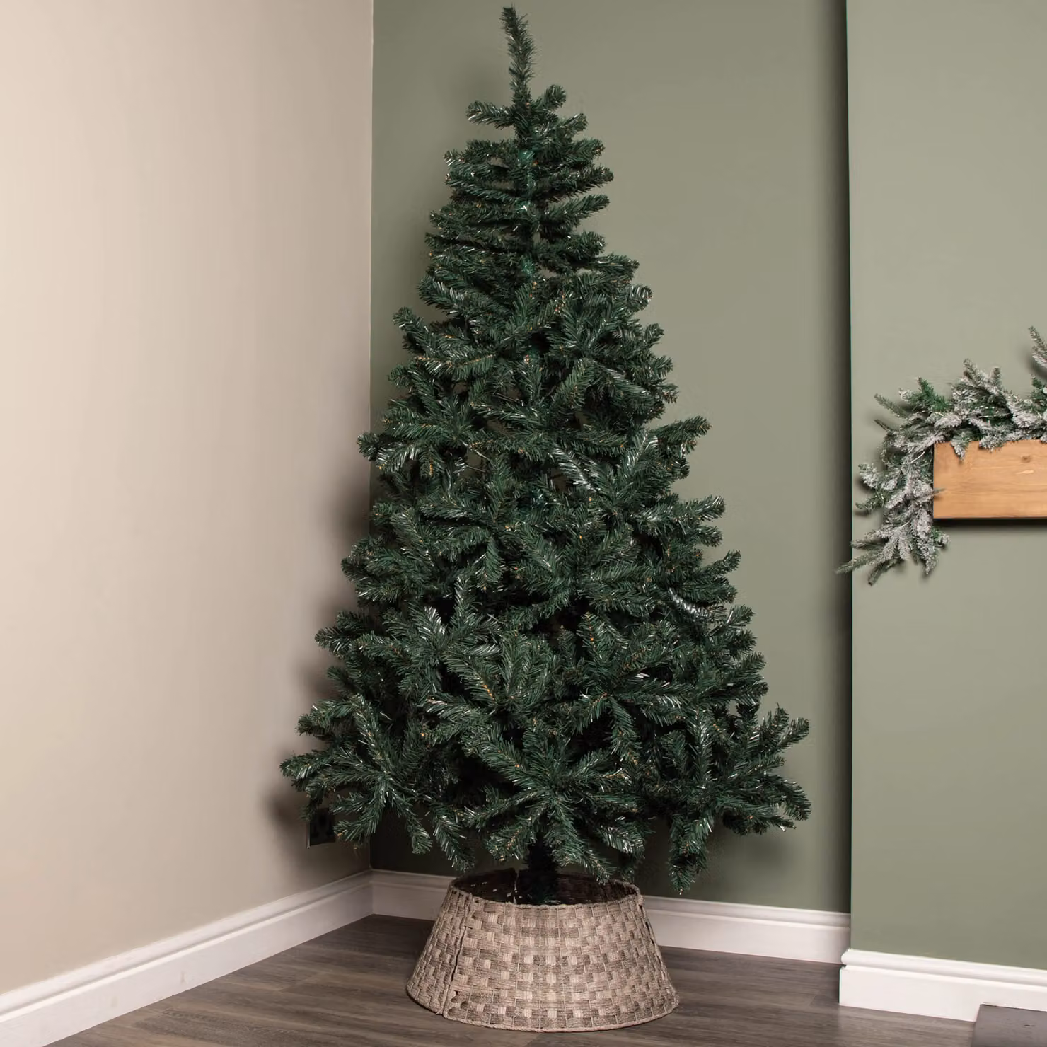 Samuel Alexander Grey Woven Rattan Christmas Tree Skirt – 2