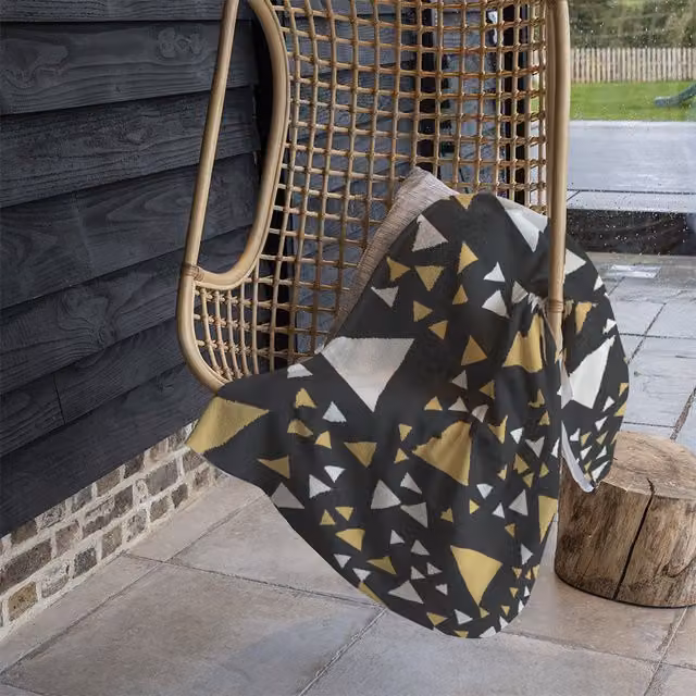 Benjamin Tate Design Geometric Triangles Fleece Blanket in Black and Sand, W/D/H: 120 x 150 cm
