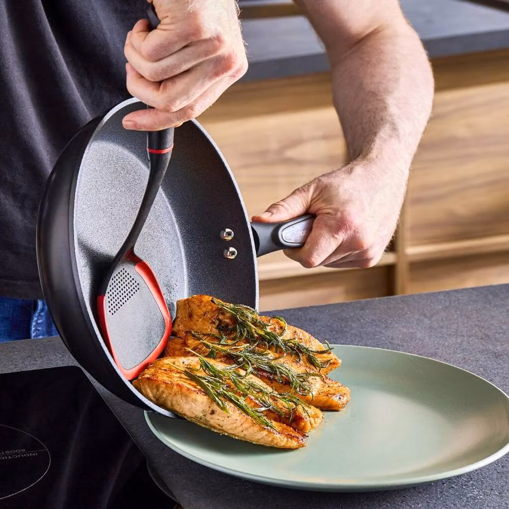 Morphy Richards Black Forged Aluminium and Ceramic Frying Pan – 5