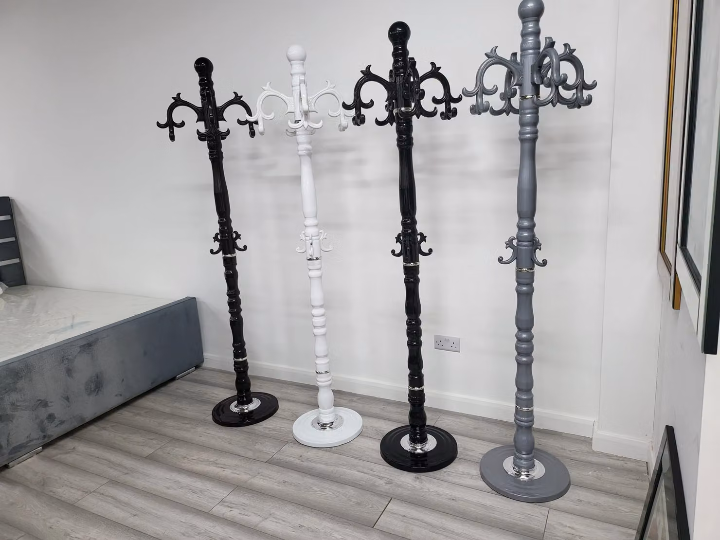 Modernique Vintage Style Post Tree Coat Stand in Brown, H 198 cm x W 80 cm x D 40 cm – 2