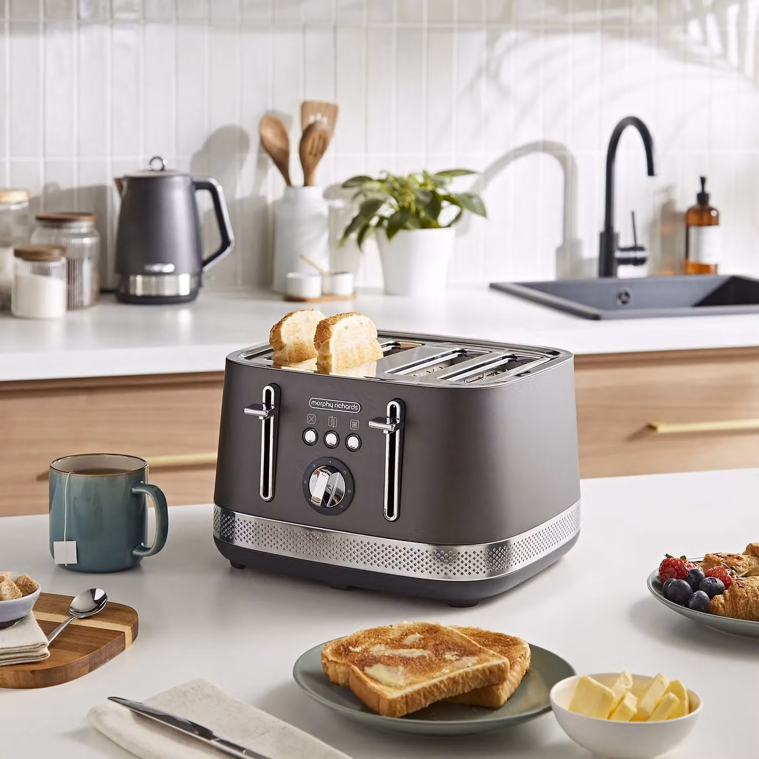 Morphy Richards Illumination 4-Slice Toaster in Dark Grey – 2