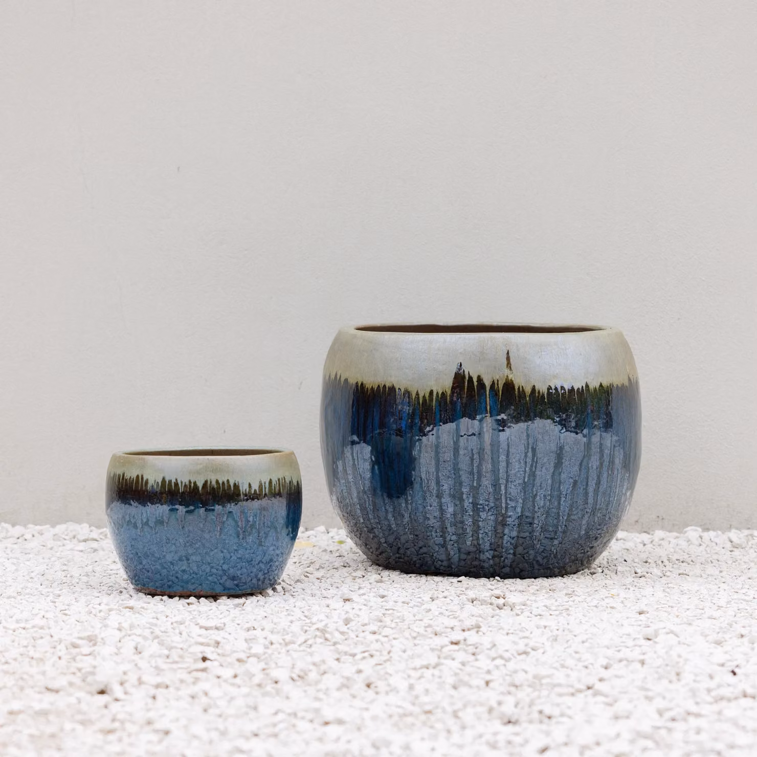 Primrose Glazed Round Outdoor Clay Planter in Blue, Gold and Green, Diameter: 22 cm – 2