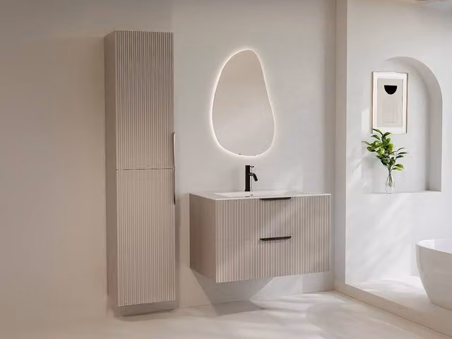 Vente-unique Modern Fluted Wall-Hung Bathroom Vanity Unit with Inset Basin and Tall Cabinet in Beige and White – 1
