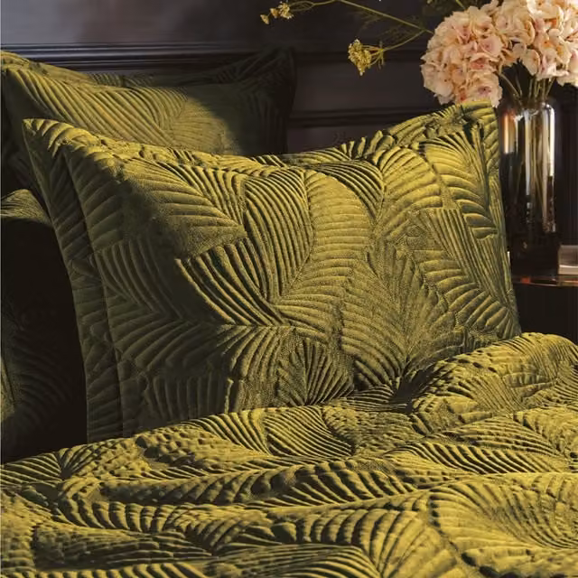 Palmeria Quilted Velvet and Cotton Pillowcase in Green