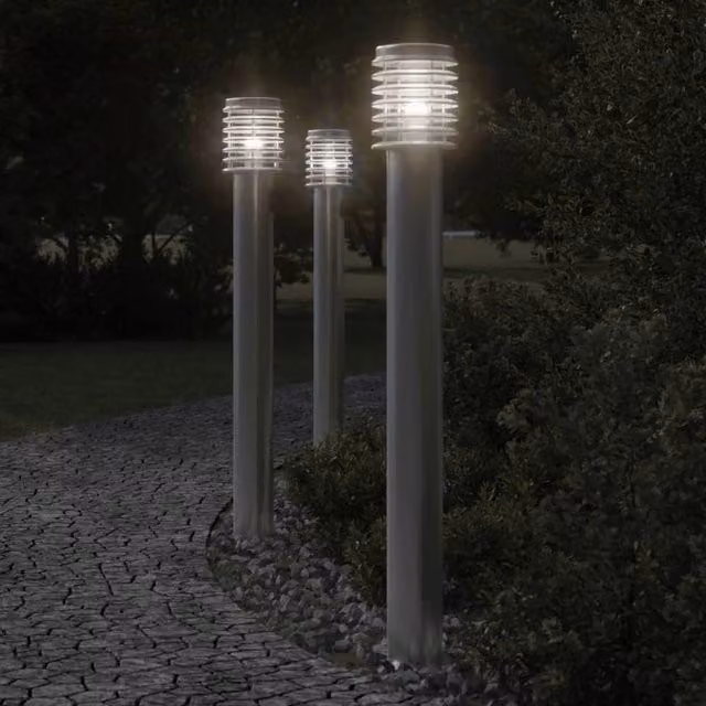 Berkfield Home Silver Stainless Steel Outdoor Floor Lamp with Outlet, Height: 110 cm