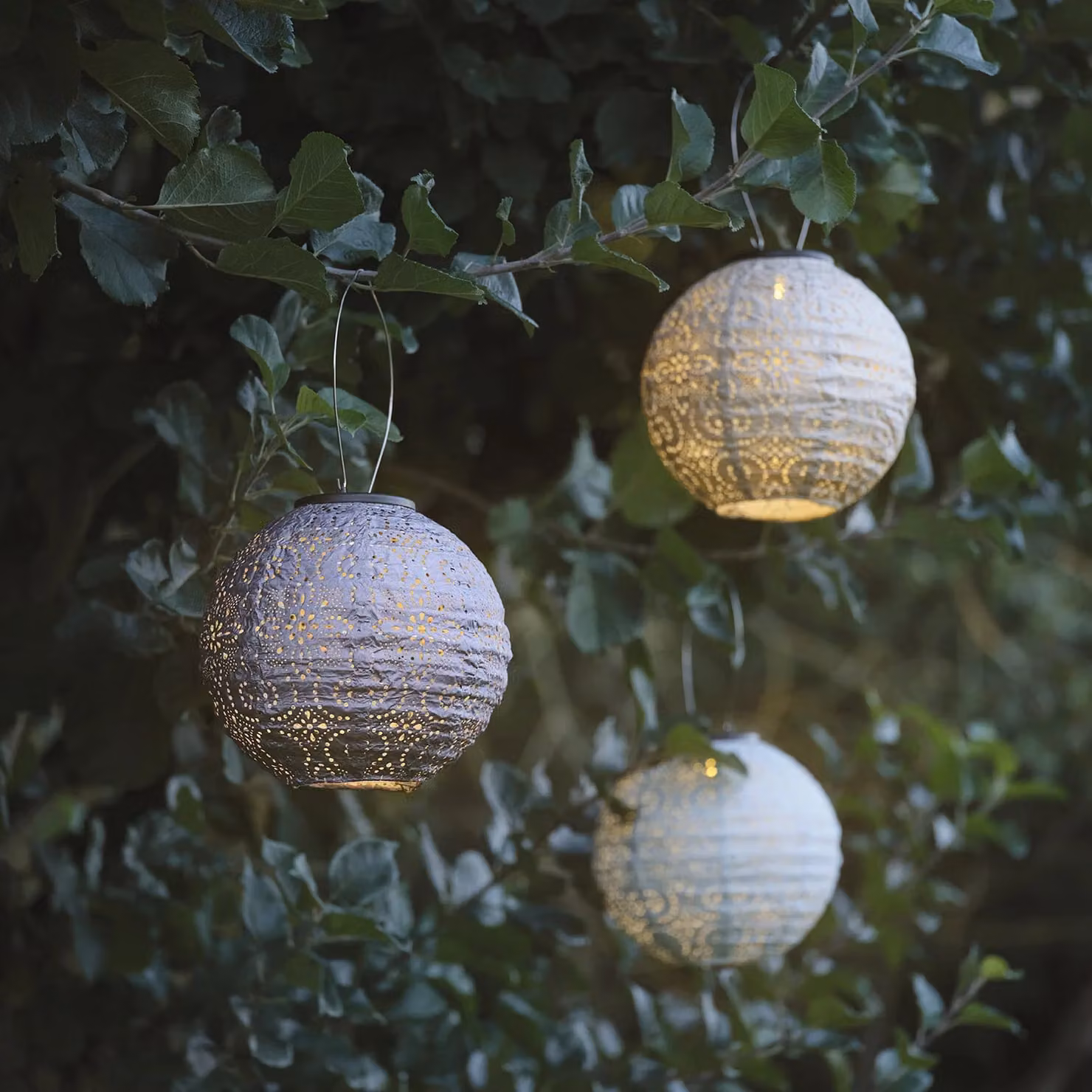 Lights4fun Set of 3 Scandi Tyvek Solar Lanterns with Warm White LEDs in Purple, Blue and White – 1