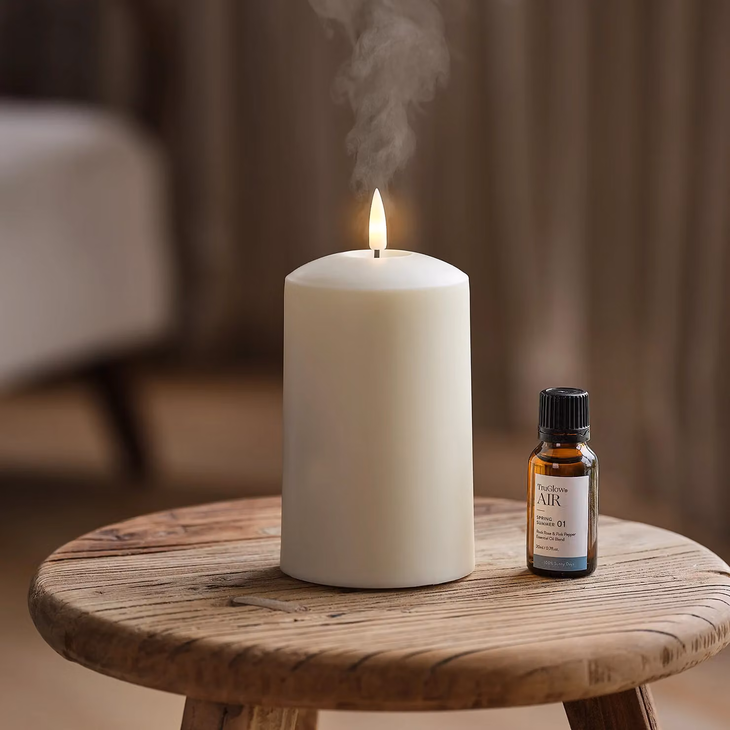 Lights4fun TruGlow AIR Portable Candle Diffuser and Rock Rose & Pink Pepper Diffuser Oil Bundle in White