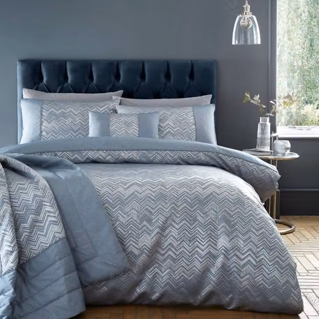 Portfolio Home Antibes Chevron Waves Reversible Duvet Cover and Pillowcase Set in Blue, W/D/H: 138 x 200 cm with 50 x 75 cm Pillowcase