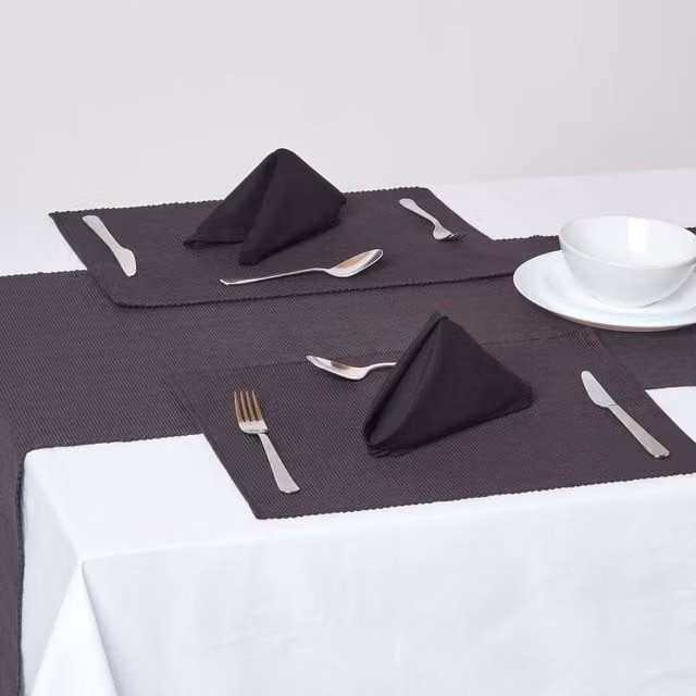 Homescapes Pack of 2 Plain Cotton Placemats in Black