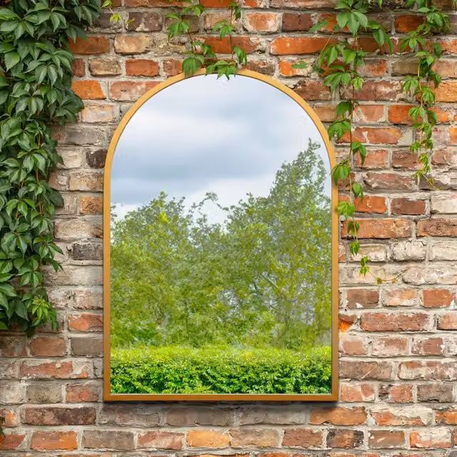 MirrorOutlet The Arcus Metal Framed Arched Garden Wall Mirror in Gold, Width: 100 cm