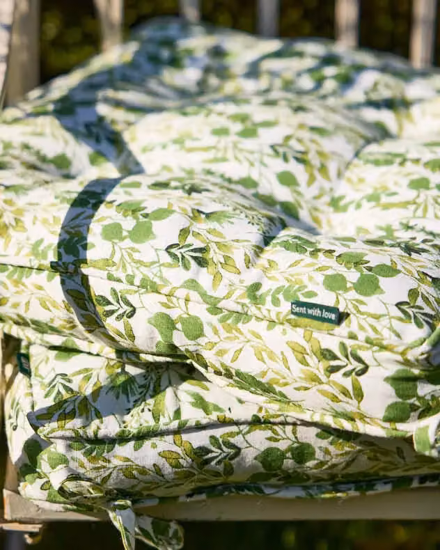 Dibor Set of 4 Green Square Quilted Outdoor Garden Chair Seat Pad Cushions, W: 45 cm x L: 45 cm – 4
