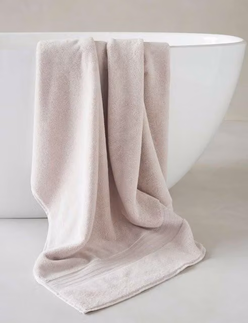 Bedfolk Fluffy Pure Cotton Bath Towel in Pink
