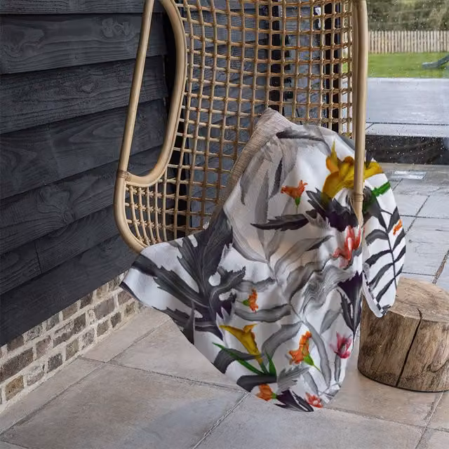 Benjamin Tate Design Monochrome Leaves Floral Fleece Blanket in Black, Beige and Multicolour, W/D/H: 120 x 150 cm
