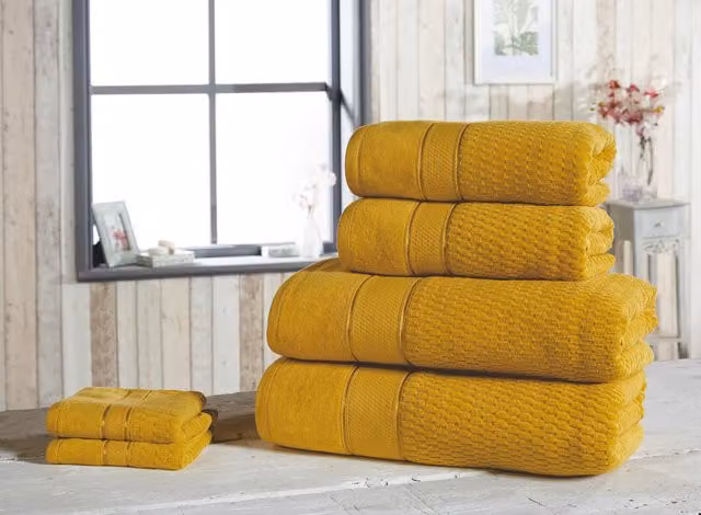 Rapport Home Royal Velvet Cotton Woven Towels in Yellow