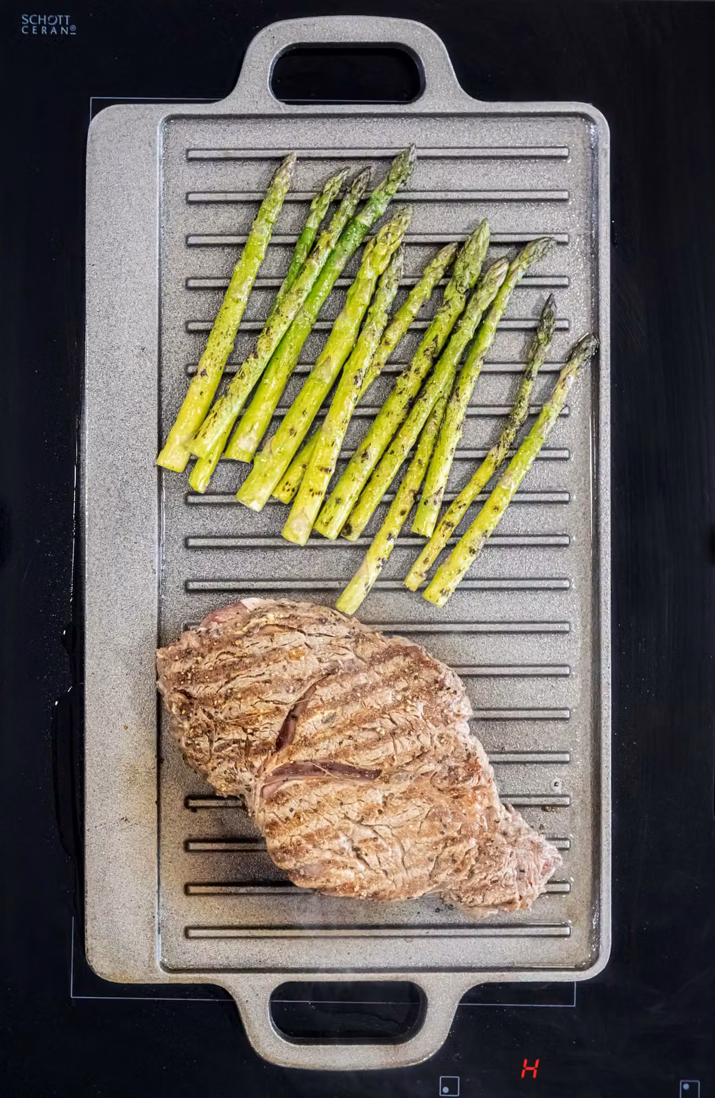 KitchenCraft Deluxe Uncoated Cast Iron Griddle, Grey, W: 45 cm, D: 23 cm – 6