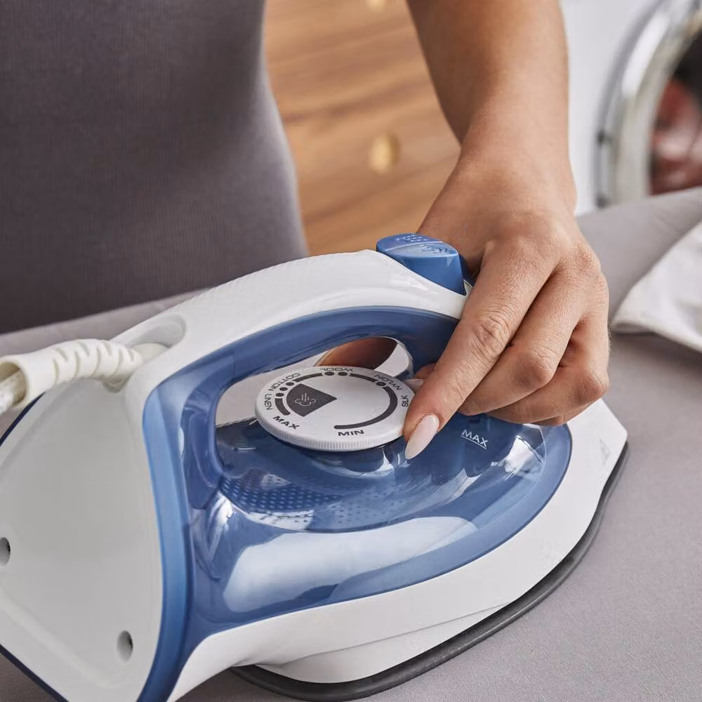 Morphy Richards LightGlide Steam Iron with Ceramic Non-Stick Soleplate, 2200W, Blue and White – 9