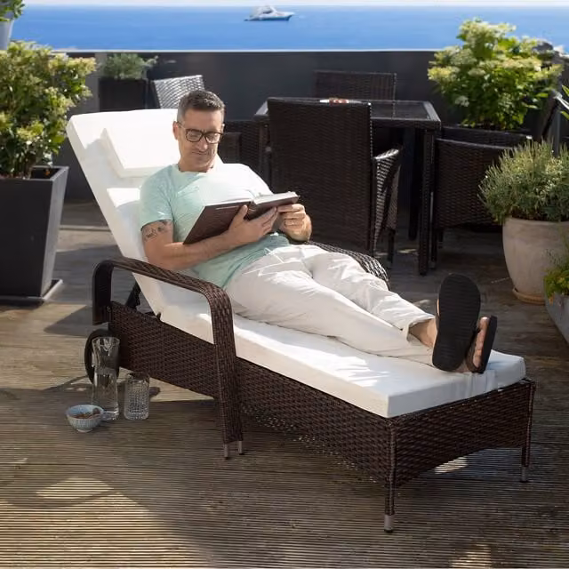 tectake Poly-Rattan Sun Lounger with Weatherproof Cushion and Castors in Grey