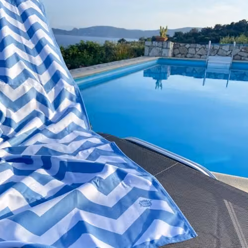 Splash About Blue Microfibre Graphic Beach and Pool Towel with Hanging Loop – 5