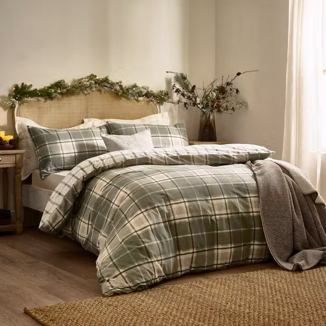 Wylder Braemar Check Reversible 100% Brushed Cotton Flannelette Duvet Cover Set in Green, W/D/H: 180 x 200 cm