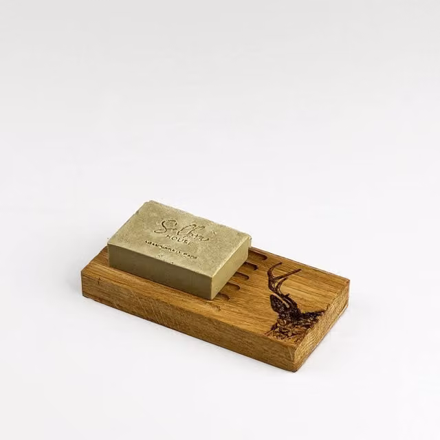 Selbrae House Stag Prince Oak Soap Dish and Soap Dispenser Set in Brown Wood – 1