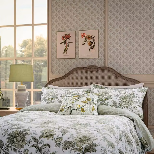 English Heritage English Garden Floral Double Duvet Cover and Pillowcase Set in Willow Cotton Mako Satin, Green and White, W: 140 cm, L: 200 cm