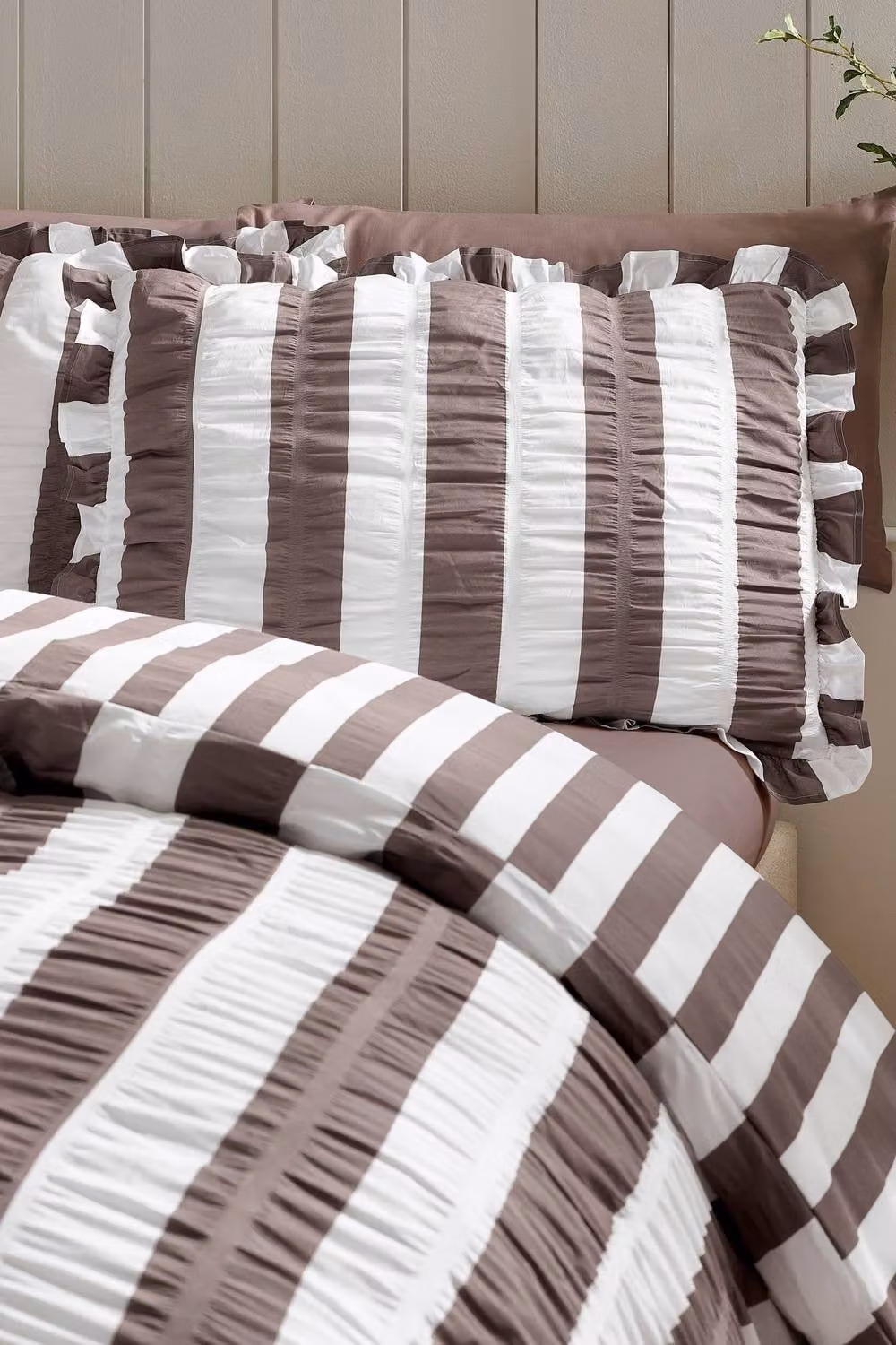 Catherine Lansfield Seersucker Frill Stripe Duvet Cover and Pillowcase Set, Brown, W/D/H: 135 x 200 cm – 2