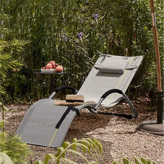 SoBuy Outdoor Sun Lounger Recliner in Light Grey with Adjustable Headrest and Textilene Fabric