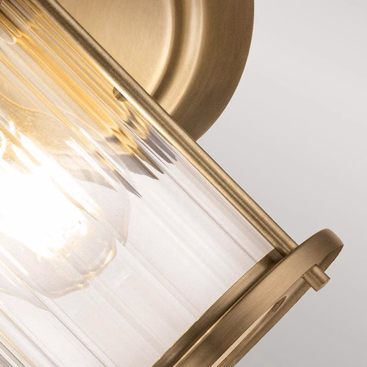 Quoizel Riggs Wall Lamp in Weathered Brass and Yellow Glass, IP44 Rated for Bathroom Use – 4