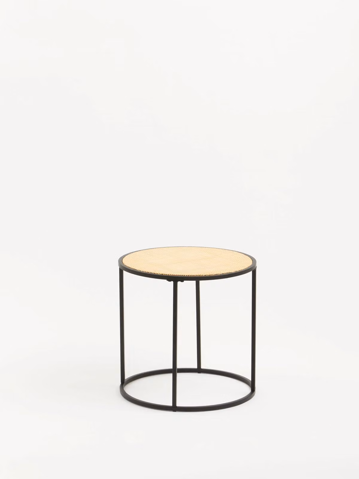 Orsina Round Side Table in Black, Minimalist Metal and Rattan Design, W/D/H: 45 x 45 x 45 cm – 2