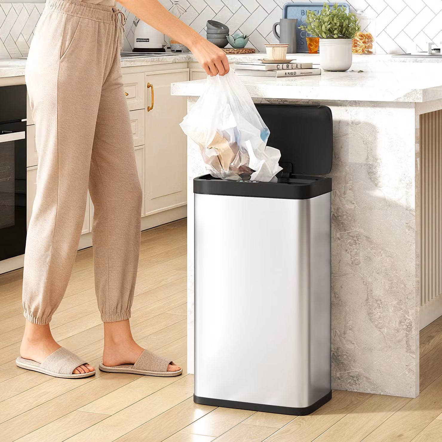 HOMCOM 45L Stainless Steel Sensor Bin with Soft-Close Lid and Removable Inner Bucket, Silver Tone – 2