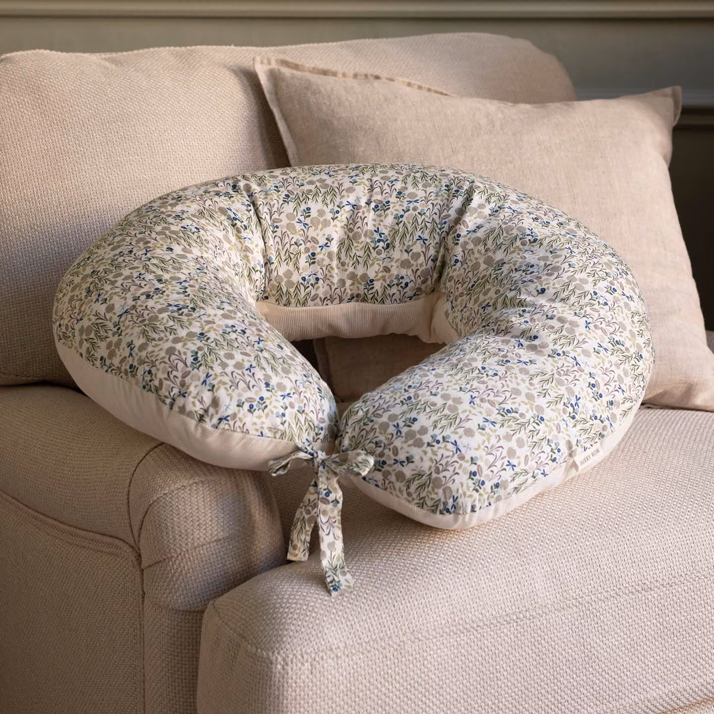 Avery Row Riverbank Wrap-Around Nursing Pillow in Green Multicolour Organic Cotton – 2
