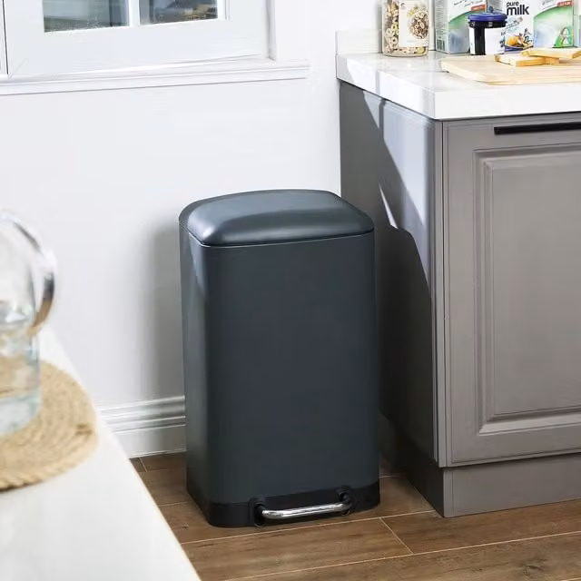SONGMICS Medium Steel Kitchen Pedal Bin with Soft-Close Lid and Removable Inner Bucket in Anthracite Grey, W/D/H: 30.0 x 34.5 x 42.0 cm – 1