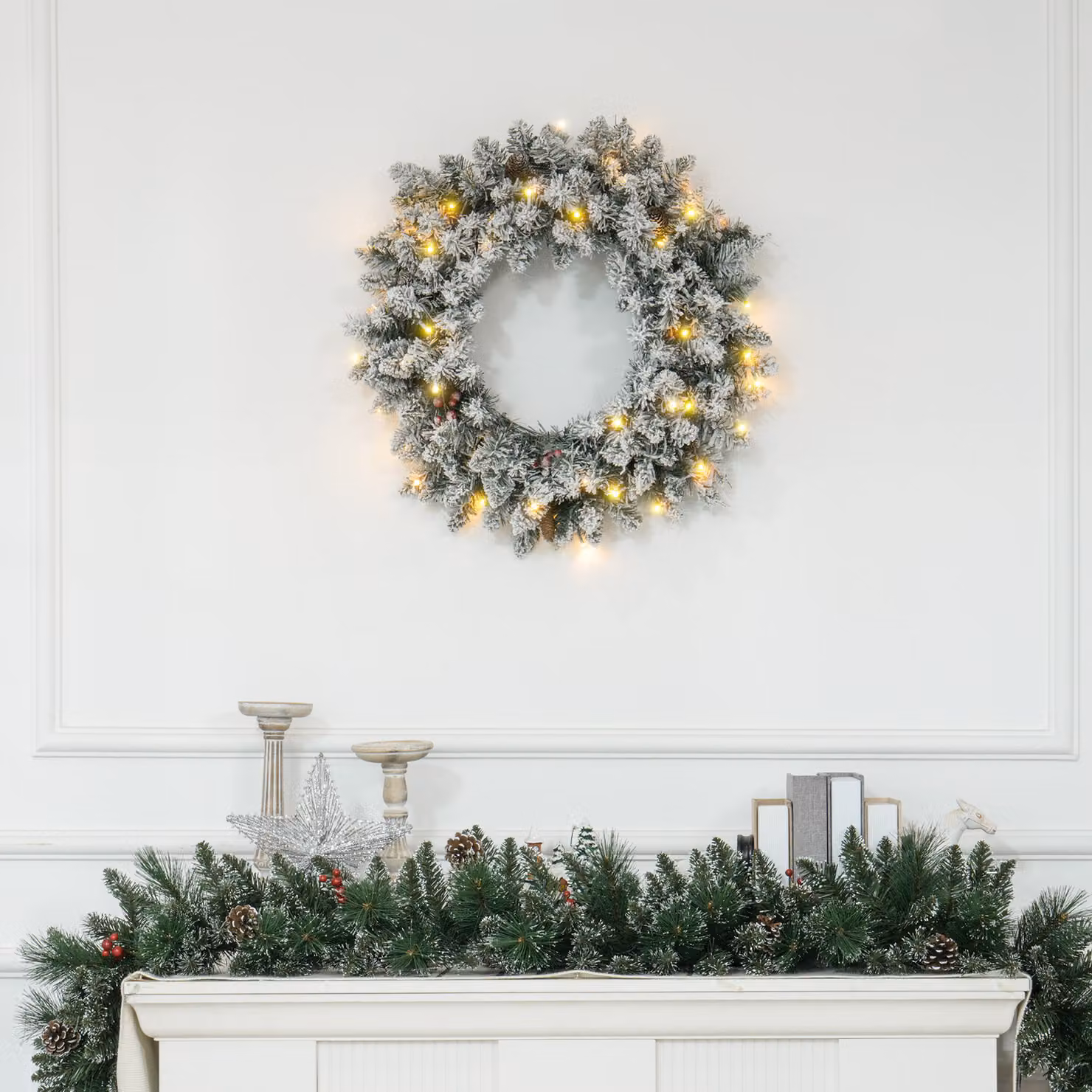 HOMCOM Pre-Lit Christmas Wreath with LED Lights and Pine Cones, Green, Diameter: 60 cm – 2