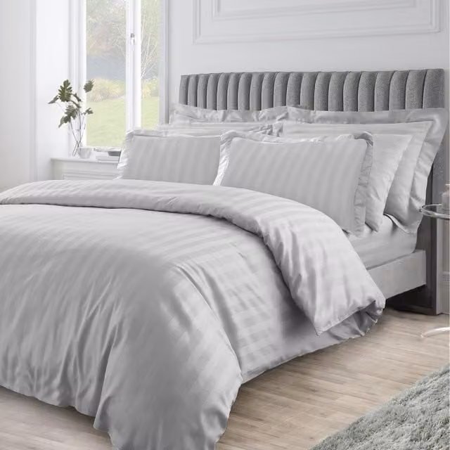 Velosso Grey Striped Microfibre Duvet Cover and Pillowcase Set, 200 x 200 cm