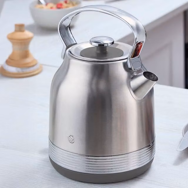 Swan Retro Revive 1.7 l Traditional Kettle in Beige and Silver Stainless Steel